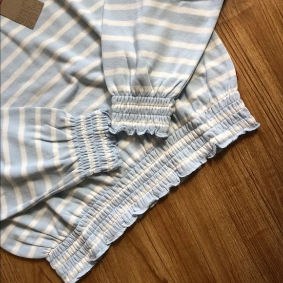 NWT Levi’s Cropped Smocked Sweater Large $60.00 - Picture 7 of 12